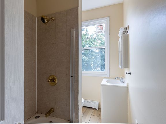 2nd image of 204 Redmond St #2