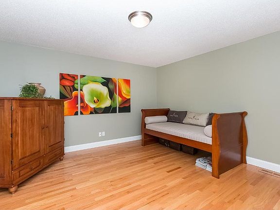 5th image of 417 Glenmar Ave