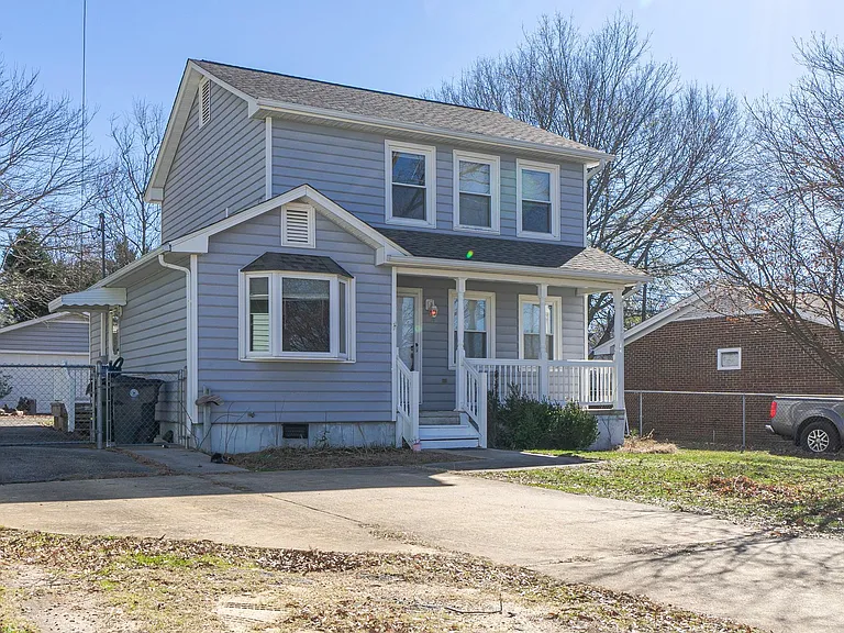 106 N Tunstall Ave — Photo 4
