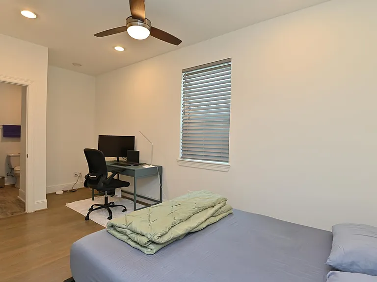 1117 W 16th St #C — Photo 10