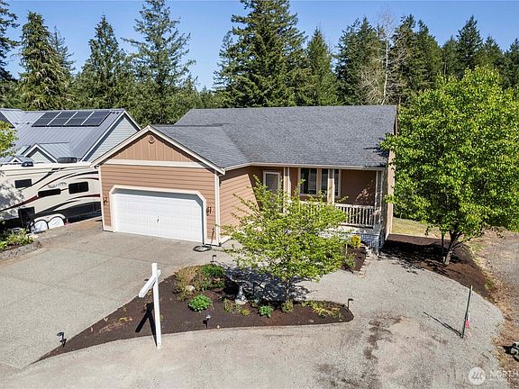 3rd image of 21920 Promontory Court SE