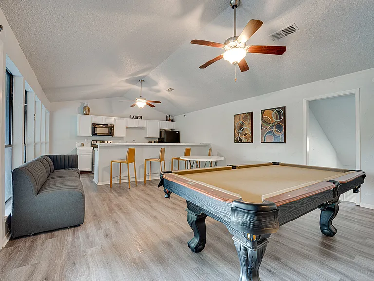 Indian Creek Apartments — Photo 20
