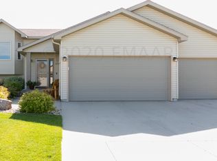 4517 Sunrise Dr, West Fargo, ND 58078