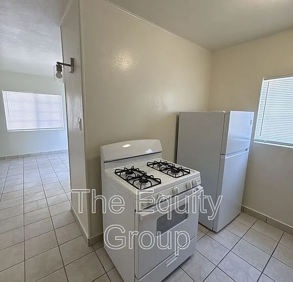 324 S Crespi Ave — Photo 7