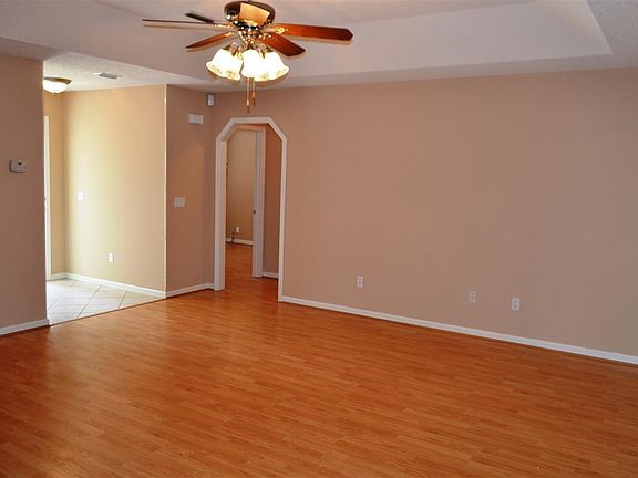3rd image of 270 Windsor Garden Dr
