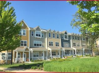 56 Lakeview Pl, Lake Zurich, IL 60047