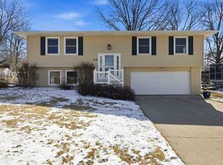 312 N Mount Vernon Dr, Iowa City, IA 52245