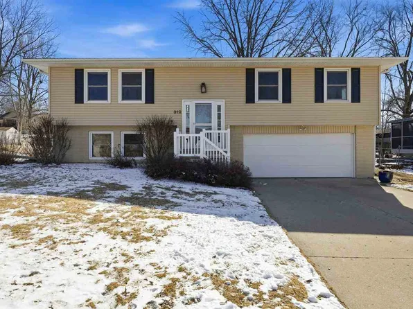 312 N Mount Vernon Dr, Iowa City, IA 52245