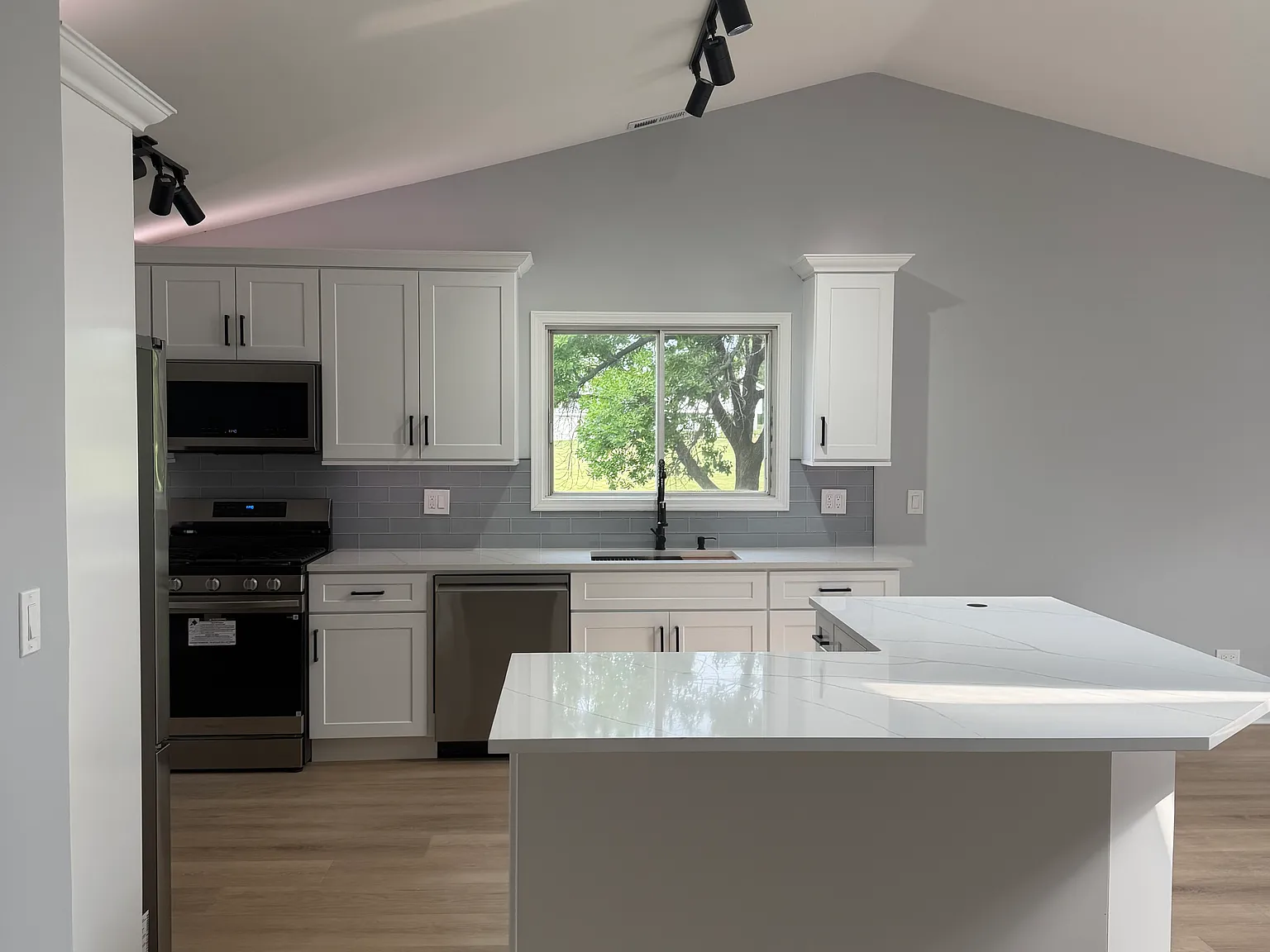 2 bed, 1.5 bath, 1250 sqft, $2,350 — Photo 4