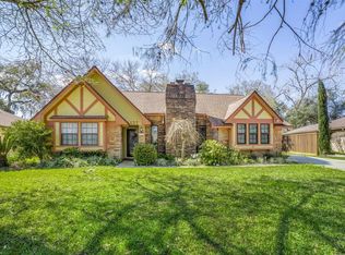 127 Spanish Moss Ln, Lake Jackson, TX 77566