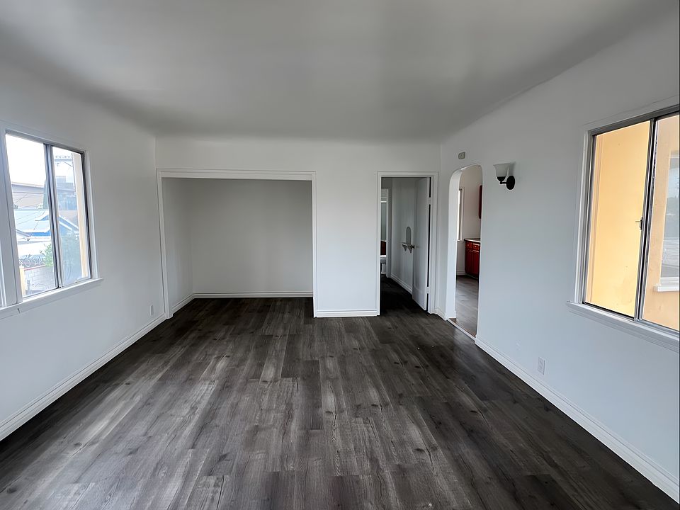 1st image of 935 W 61st St #927