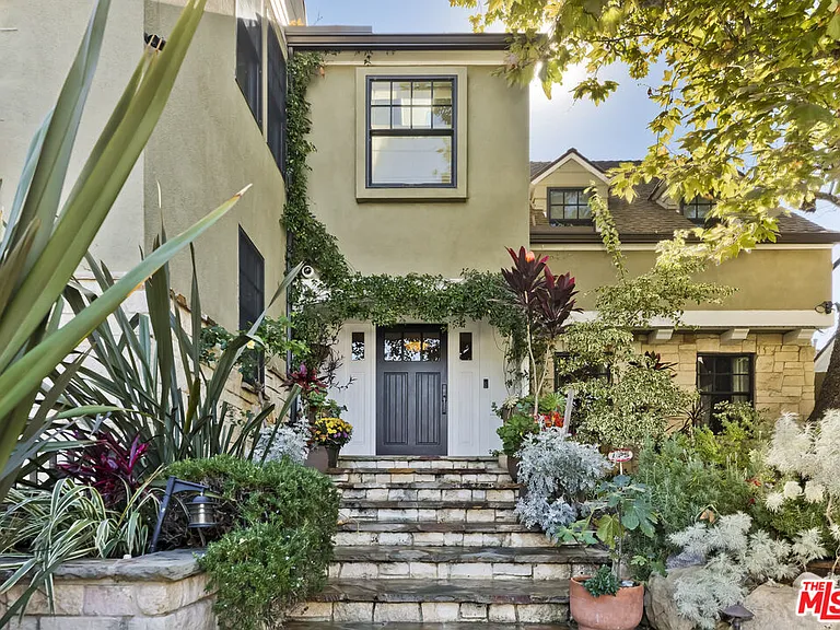 2855 Club Dr — Photo 3