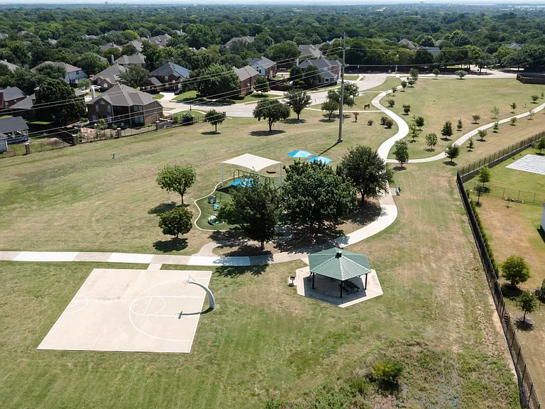1812 Meadow Ridge Dr — Photo 36