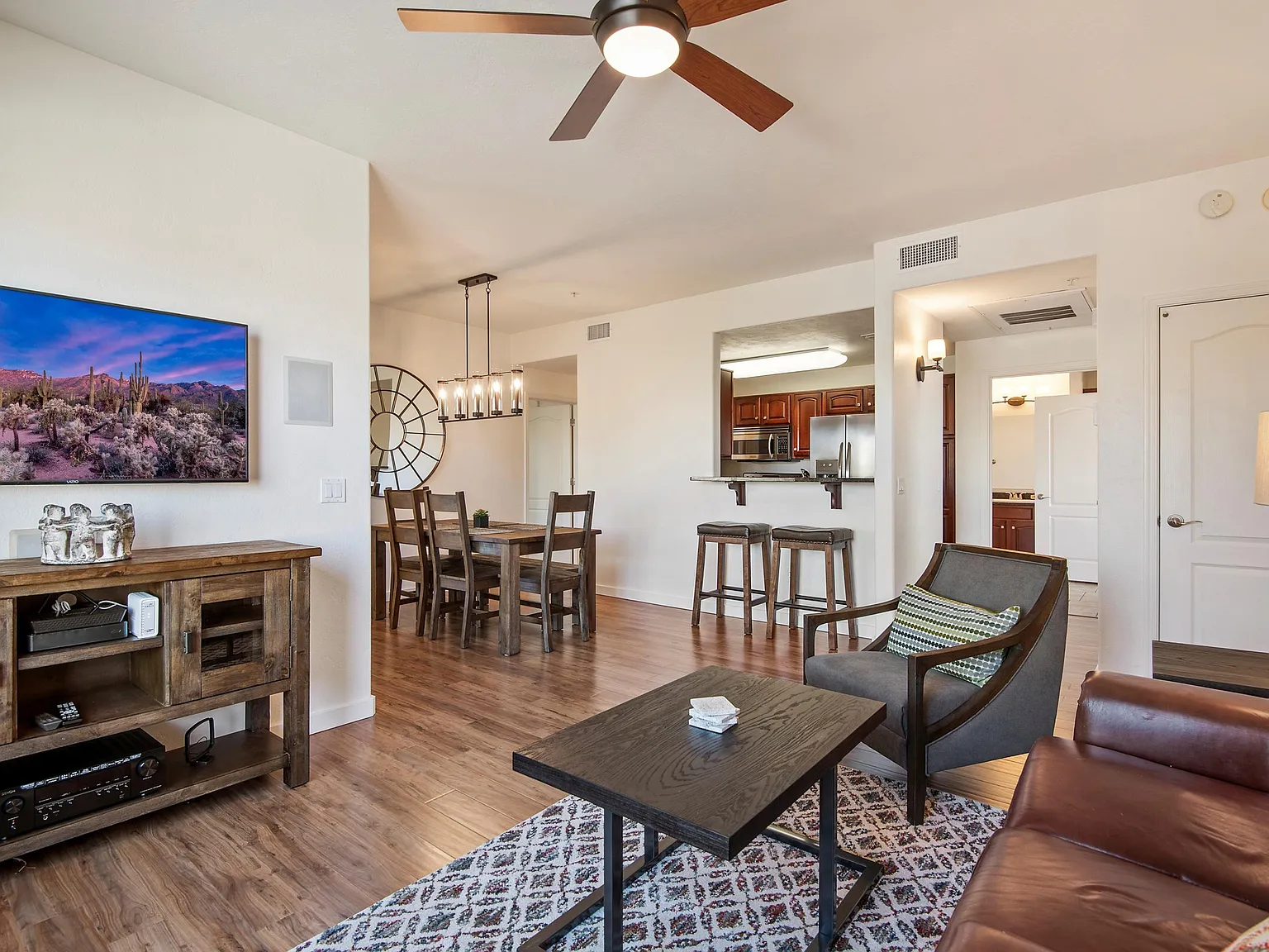 2 bed, 2.0 bath, 1036 sqft, $1,800 — Photo 2
