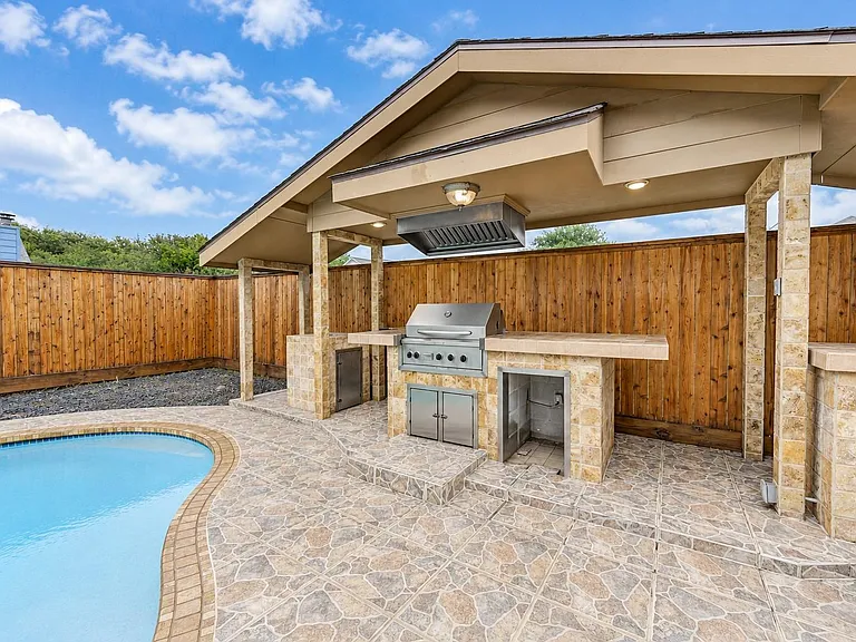 21450 Park Post Ln — Photo 44