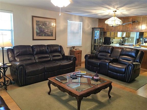 2nd image of 119 Yellowstone Dr
