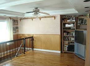 5th image of 15 Lois Ave