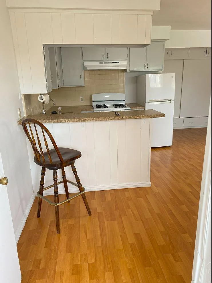 Studio, 350 sqft, $1,400 — Photo 2