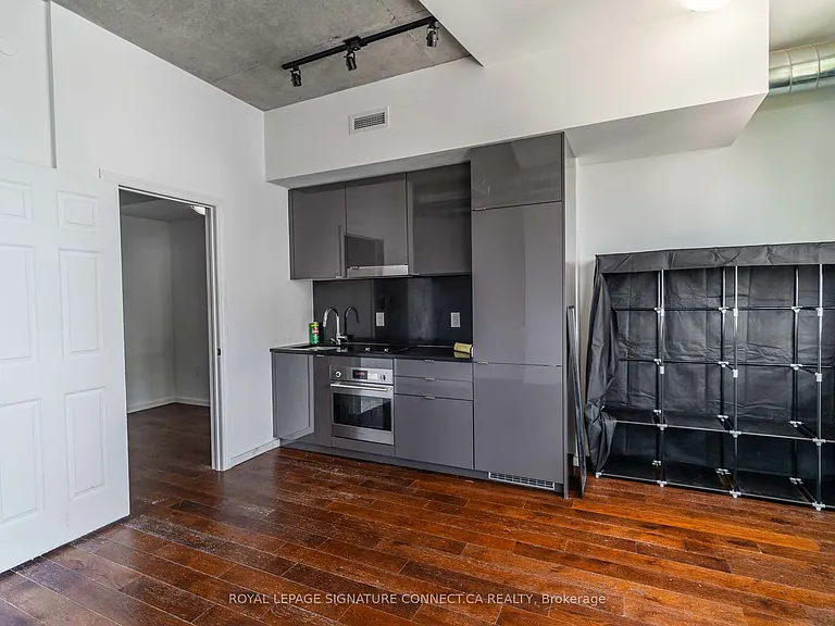 21 Lawren Harris Sq #910 — Photo 2