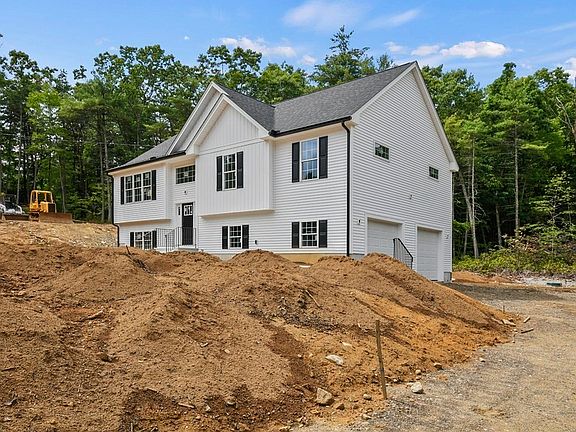 2nd image of 20 Mashapaug Rd