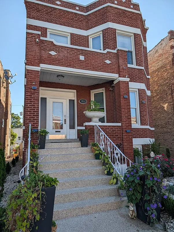 2 bed, 900 sqft, $2,050 — Photo 2