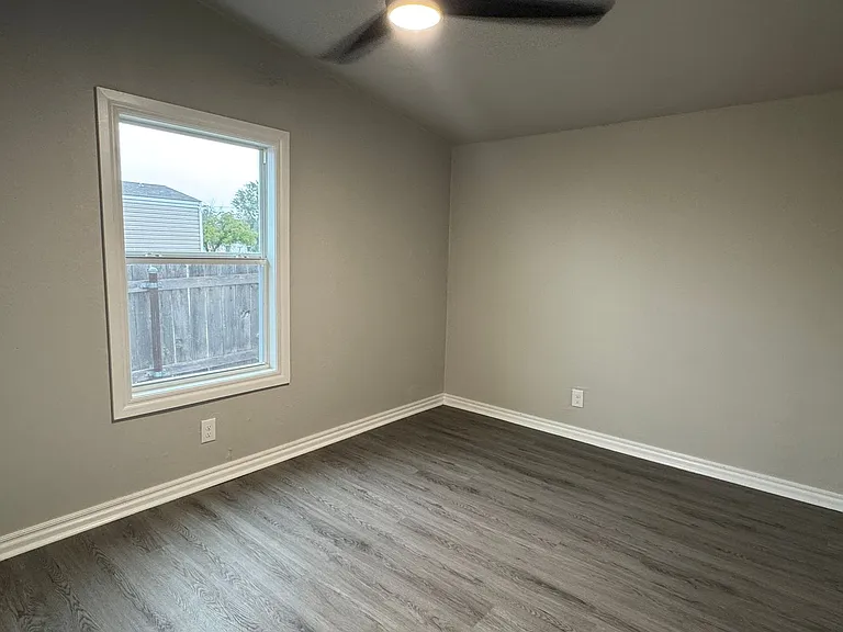 602 C St — Photo 16