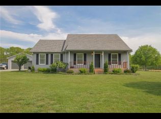 7012 Hall Rd, Greenbrier, TN 37073