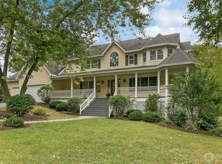 980 Eastshore Dr, Spring Grove, IL 60081