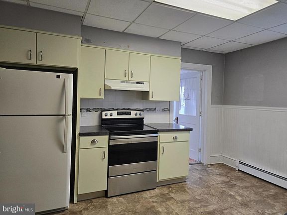 4th image of 43 E 2nd St