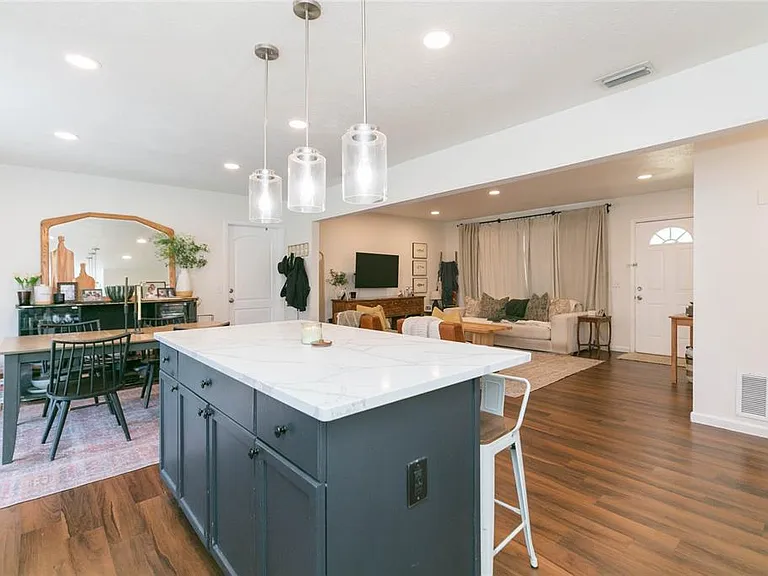 1612 Berkshire Dr — Photo 10