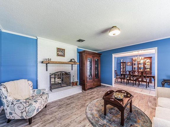 5th image of 303 Kensington Dr