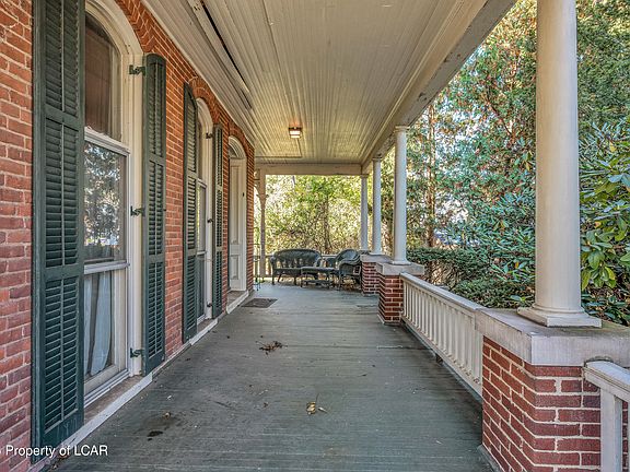 4th image of 330 Main St