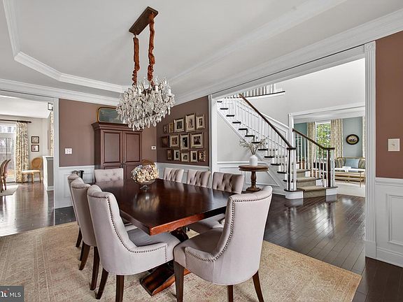 3rd image of 3948 Powell Rd