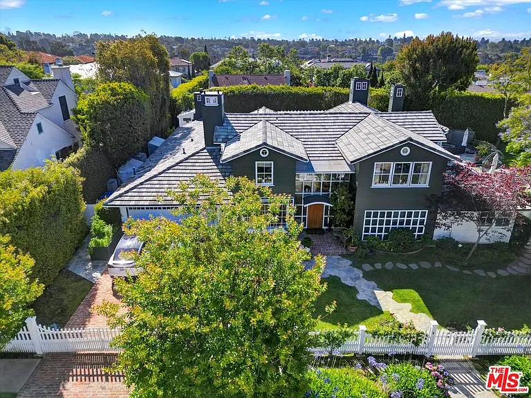 1056 Corsica Dr — Photo 6