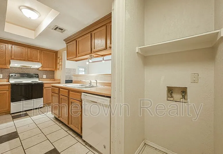 2000 Twisted Oak Cir — Photo 11