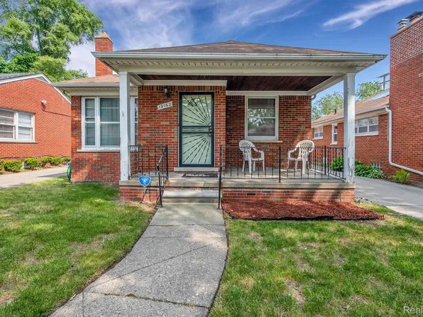 19162 Tyrone St, Grosse Pointe, MI 48236
