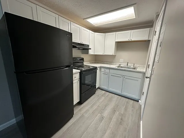 Red Deer Apartments — Photo 6