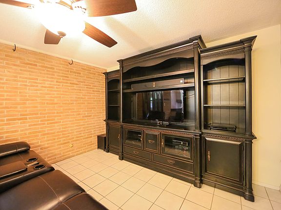 3rd image of 412 Westway Ave