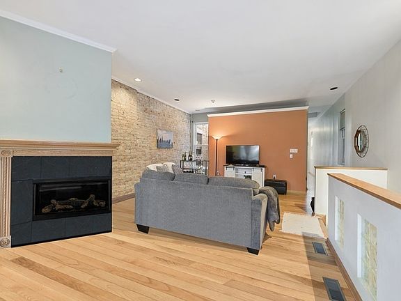 4th image of 1140 W Schubert Ave #2