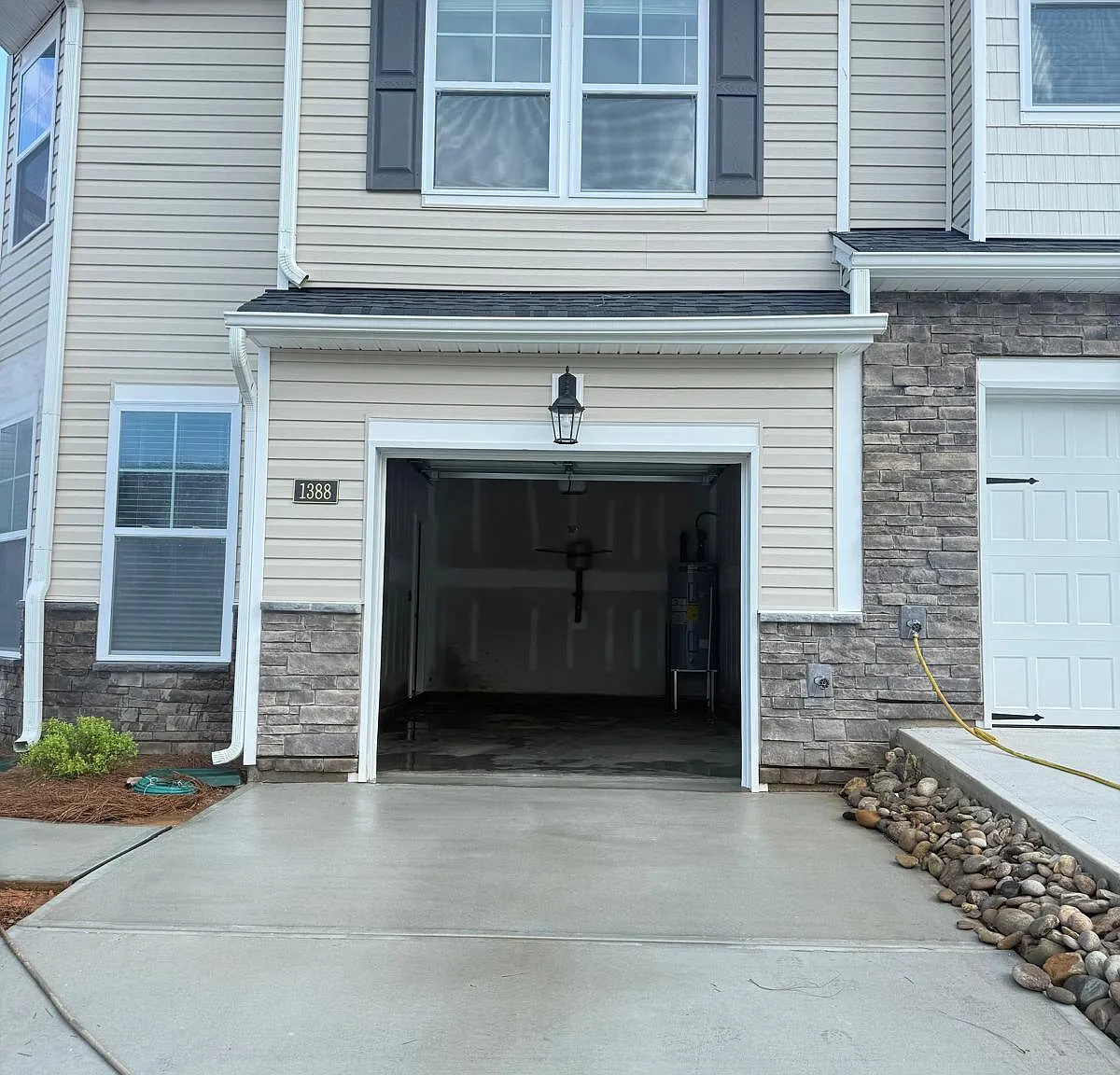 3 bed, 2.5 bath, 1763 sqft, $1,999 — Photo 1