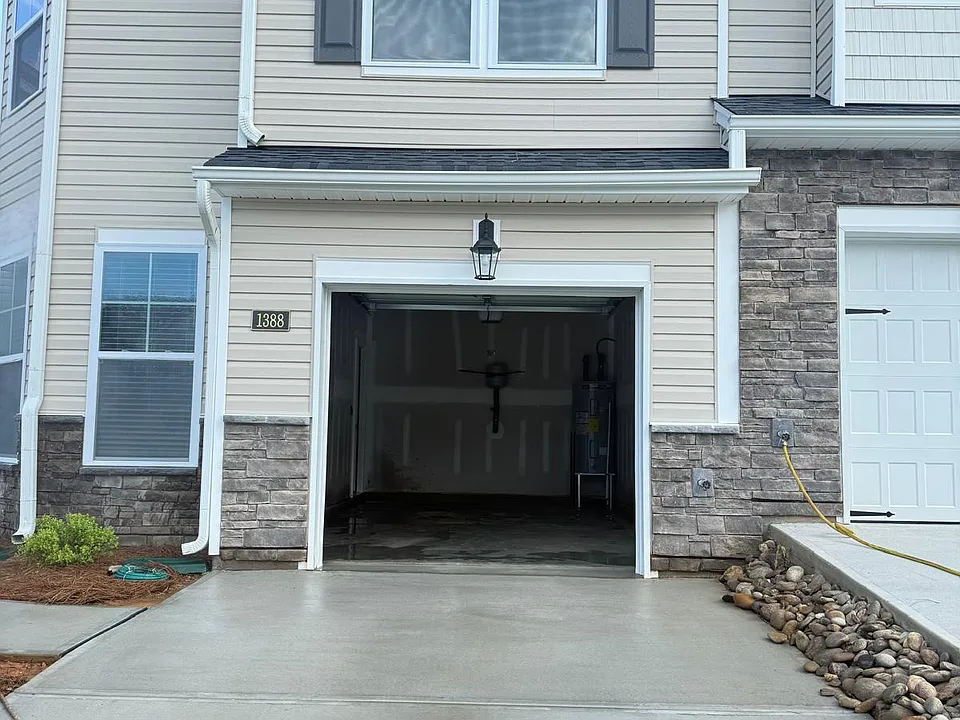 1388 Amberview Ln