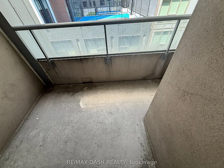 270 Wellington St W #802 — Photo 32