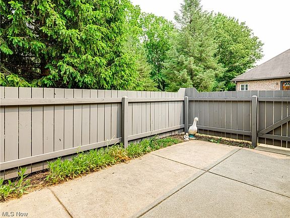 4th image of 4004 Villas Dr