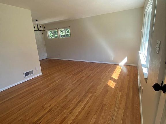 2nd image of 2435 Woodlawn Ave