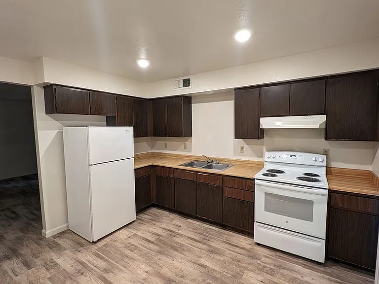837 & 843 Lake Blvd #833-847 — Photo 4