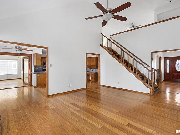 3rd image of 5087 Brentwood Dr