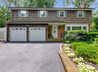 2 Pioneer Blvd, Huntington Station, NY 11746