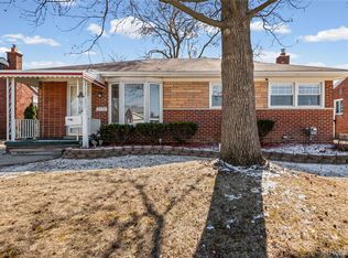 19150 Ike St, Roseville, MI 48066