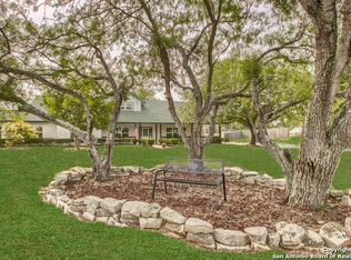104 Country Place Dr, Adkins, TX 78101