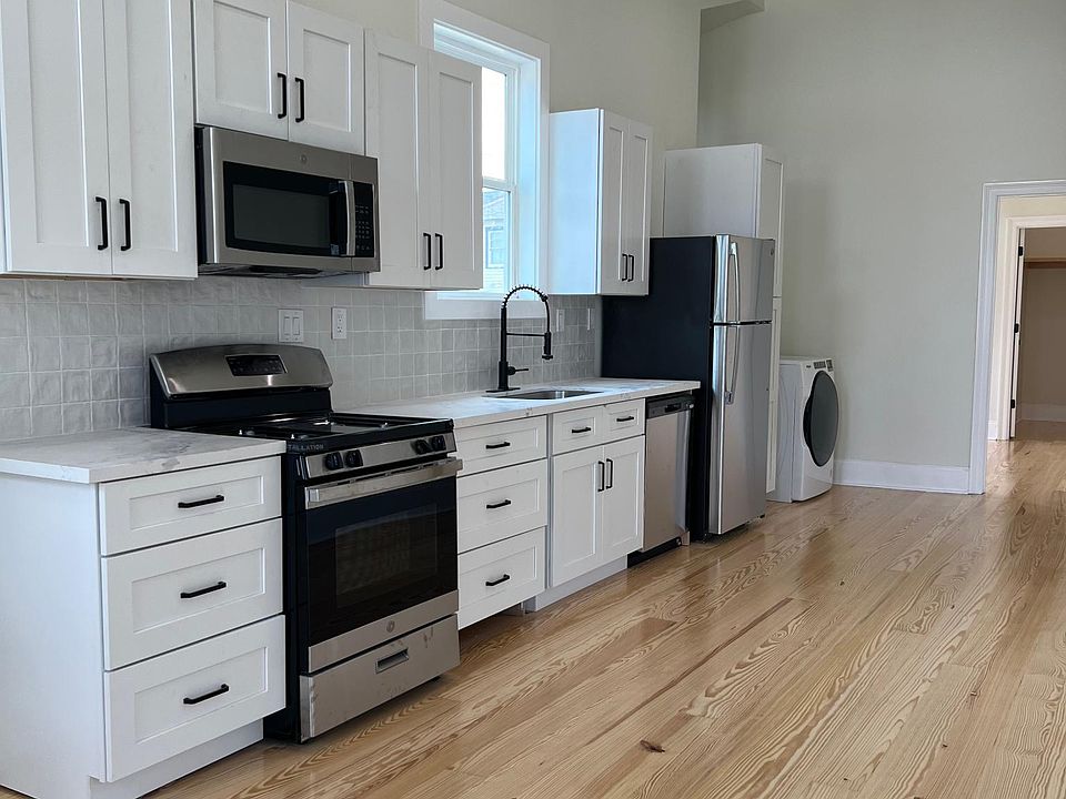 1st image of 2418 Marengo St